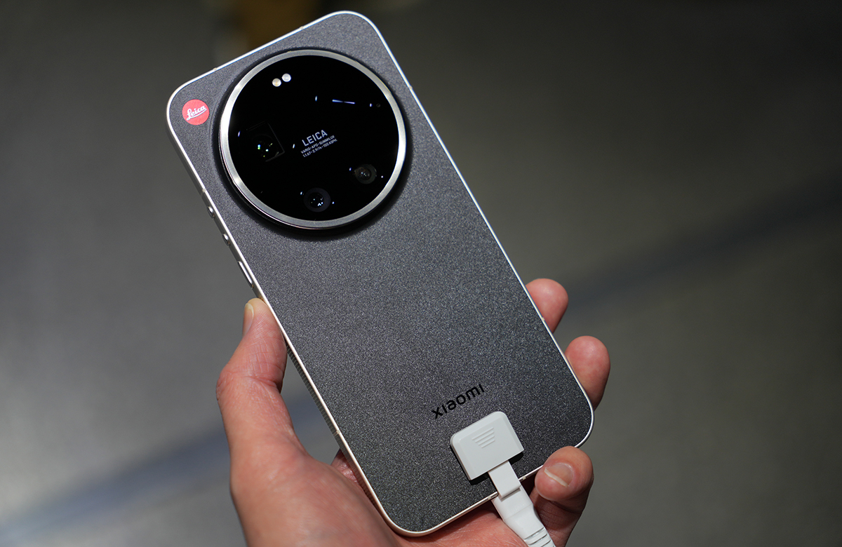 Leica Leitzphone powered by Xiaomi」実機キタ。ライカスマホを手