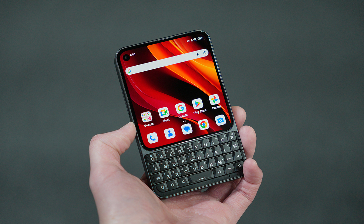 物理キーボード搭載「Unihertz Titan 2 Elite」実機キタ。手にとって