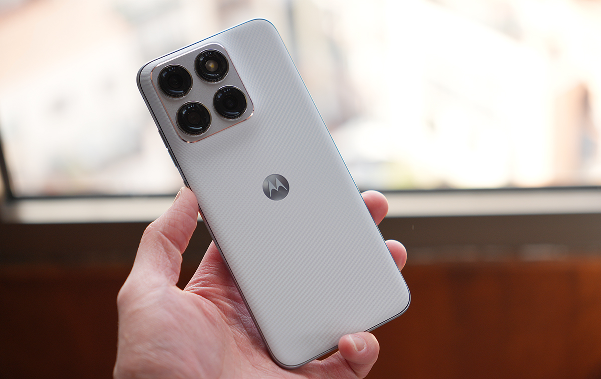 Motorola スマートフォン 本体 グレー motorola edge 70 fusion」実機キタ。大画面×薄型軽量ミドルを手