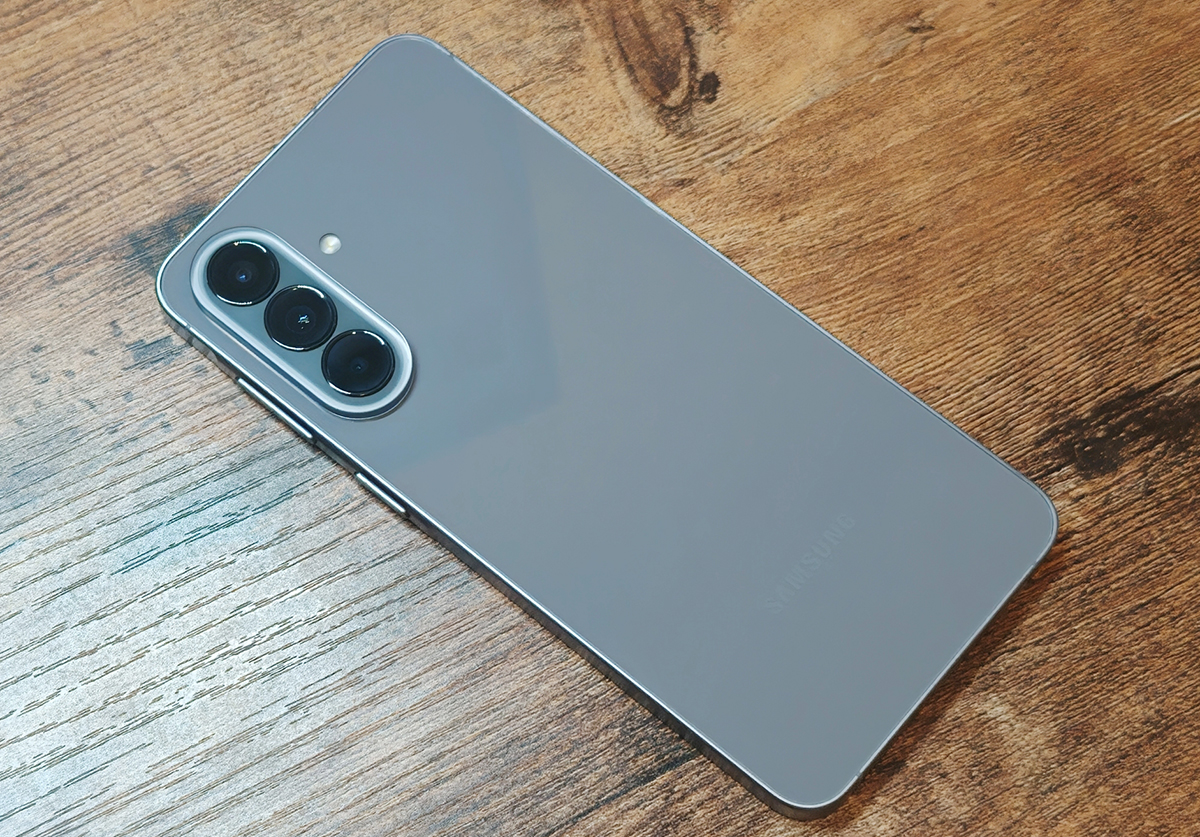 Galaxy A57 5G」は薄型軽量×大画面が魅力。サムスンらしい安定感と気に