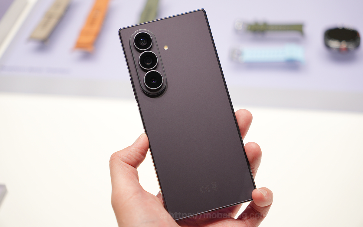 ブラック スマートフォン 本体 Galaxy Z Fold8 Ultra」実機キタ。最上位折りたたみスマホを手にとって